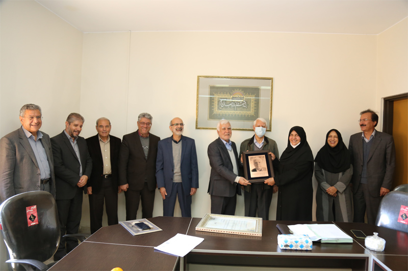 تقدیر از آقای دکتر اسدالله ناصح زاده بعنوان بنیانگذار و موسس انجمن شیمی ایران